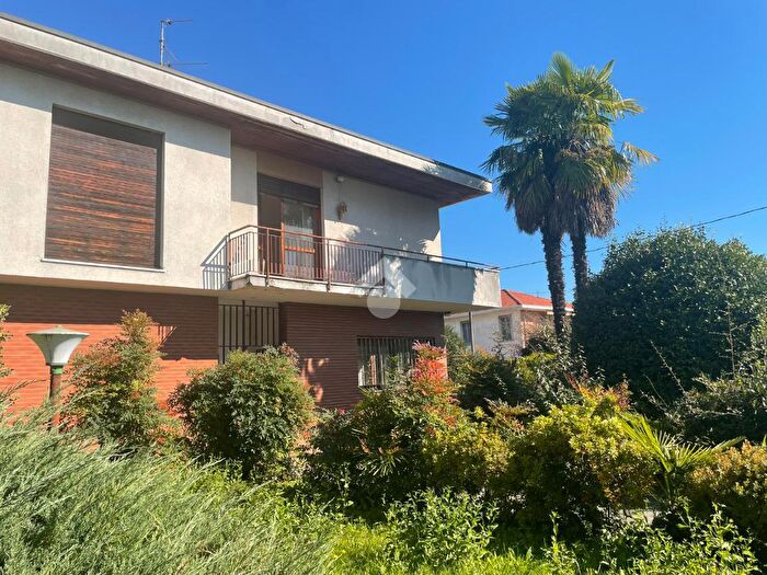 Casa quadrilocale in vendita in Via Curiel, Cardano Al Campo