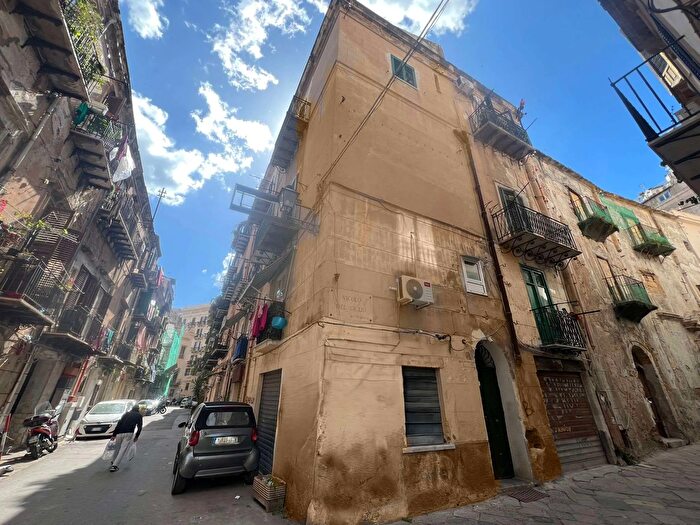 Appartamento bilocale in vendita in Vicolo Giglio, Palermo