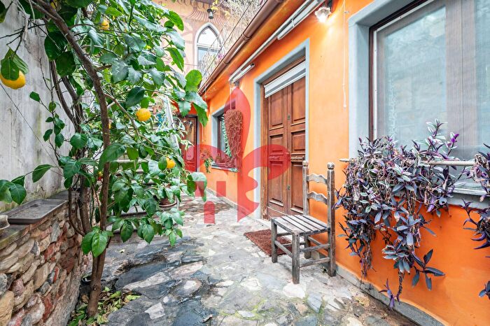 Appartamento con 5 locali in vendita in Piazza Sant Ambrogio, Firenze