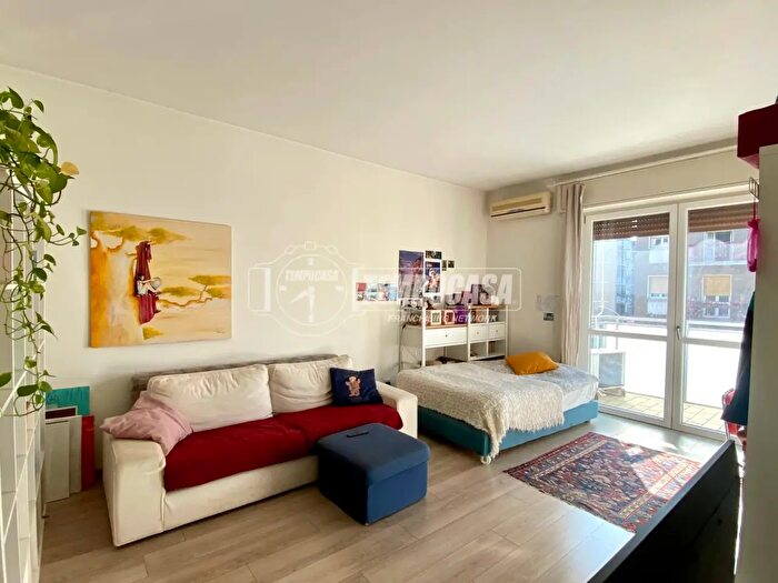 Appartamento trilocale in vendita in Via Staro, Milano