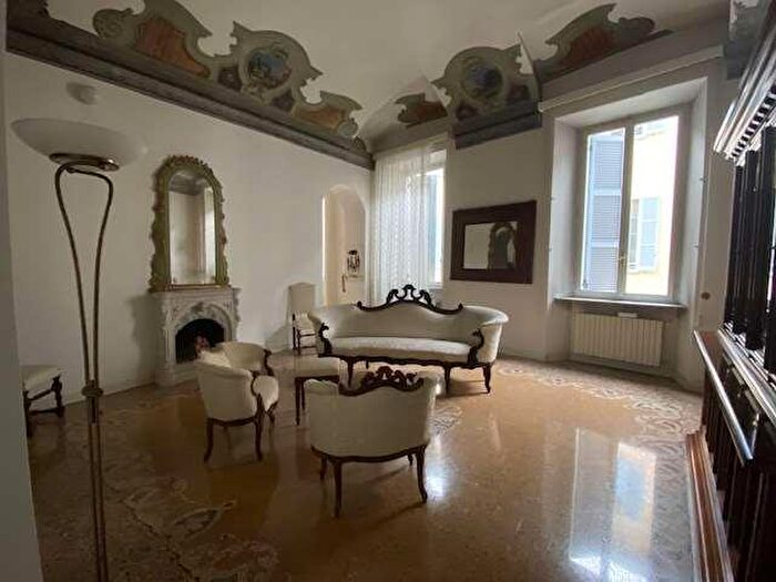 Appartamento con 7 locali in vendita in Piazza Borgo, Piacenza