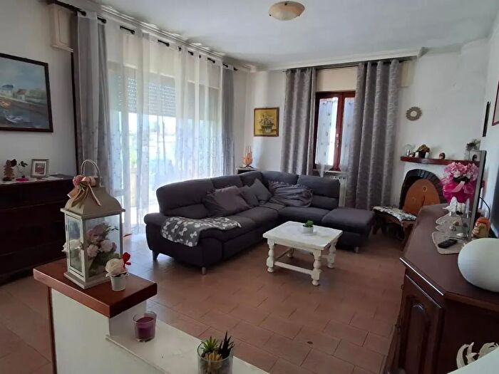 Casa con 8 locali in vendita in San Giuliano Terme