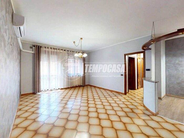 Appartamento trilocale in vendita in Borgonovo, Neive