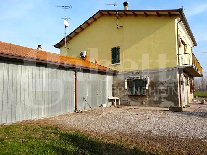 Casa con 5 locali in vendita in Via Lovara, Codigoro