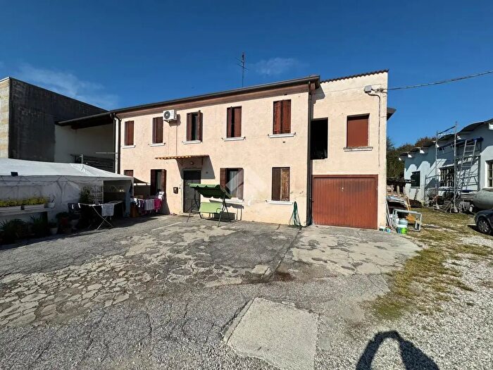 Casa con 6 locali in vendita in Campo San Martino