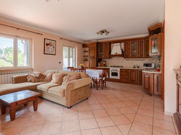 Casa quadrilocale in vendita in Via delle Mimose Poggio Nativo, Poggio Nativo