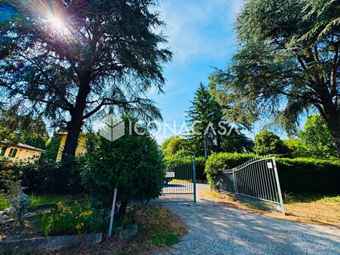 Appartamento trilocale in vendita in Via Matteo Maria Boiardo, Bologna