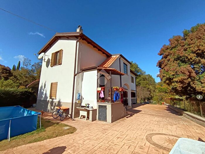 Casa con 6 locali in vendita in Via Vallecollicchia, Poggio Catino