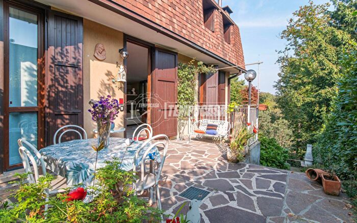 Casa con 6 locali in vendita in Via delle Azalee, Appiano Gentile