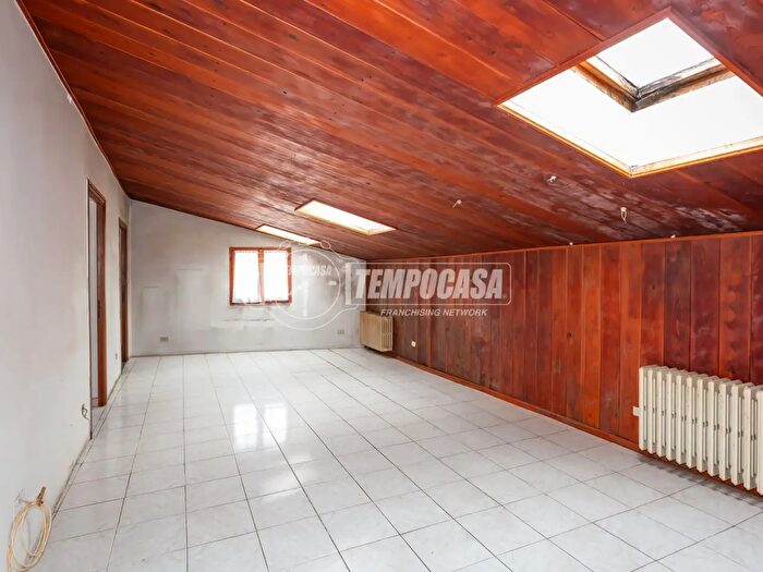 Appartamento quadrilocale in vendita in Strada dei Biasoni, Torino