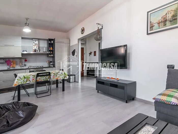 Appartamento trilocale in vendita in Locate Varesino