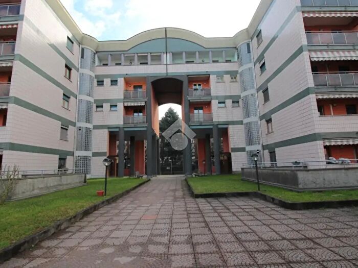 Appartamento quadrilocale in vendita in Via Monte Nevoso, Rho