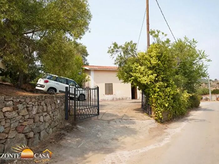 Casa con 5 locali in vendita in Via Raffaello, Budoni