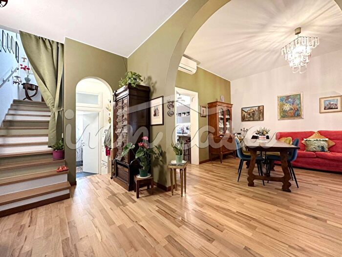 Casa con 10 locali in vendita in Rimini