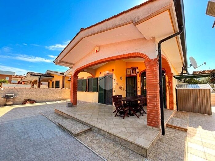 Casa trilocale in vendita in Via degli Abeti, Lido dei Pini di Ardea Lupetta, Ardea