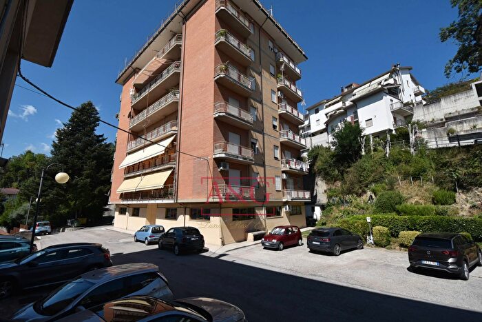 Appartamento con 7 locali in vendita in Via Giovanni XXIII, Amandola