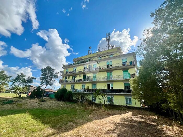 Appartamento trilocale in vendita in Via Angelo Salmoiraghi, Roma