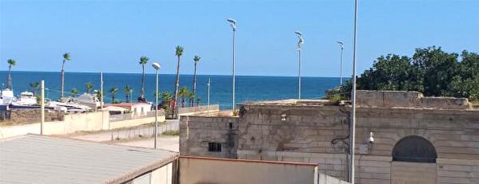 Appartamento quadrilocale in vendita in Largo Caduti di Tutte Le Guerre, Trani