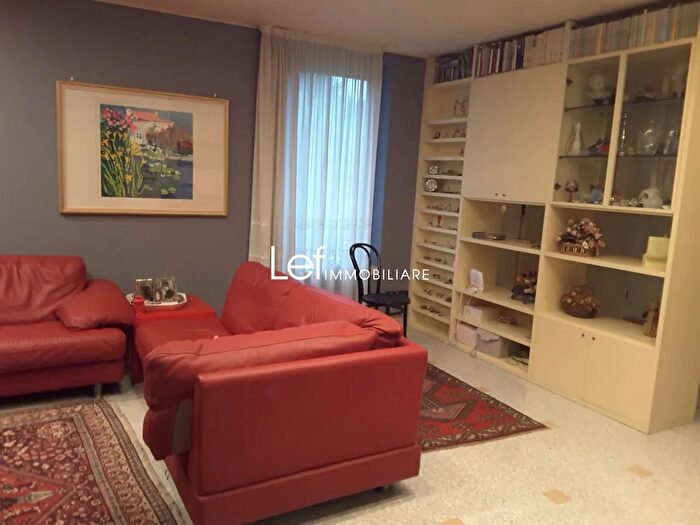 Casa con 7 locali in vendita in Godega Di SantUrbano