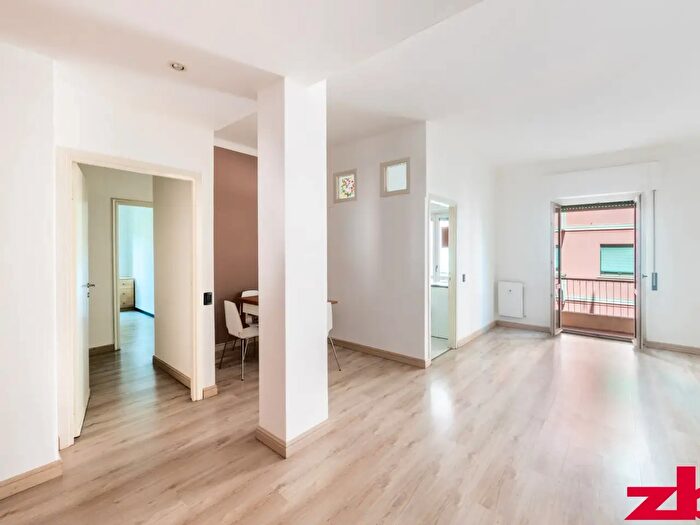 Appartamento con 5 locali in vendita in Via Angelo Carrara, Genova