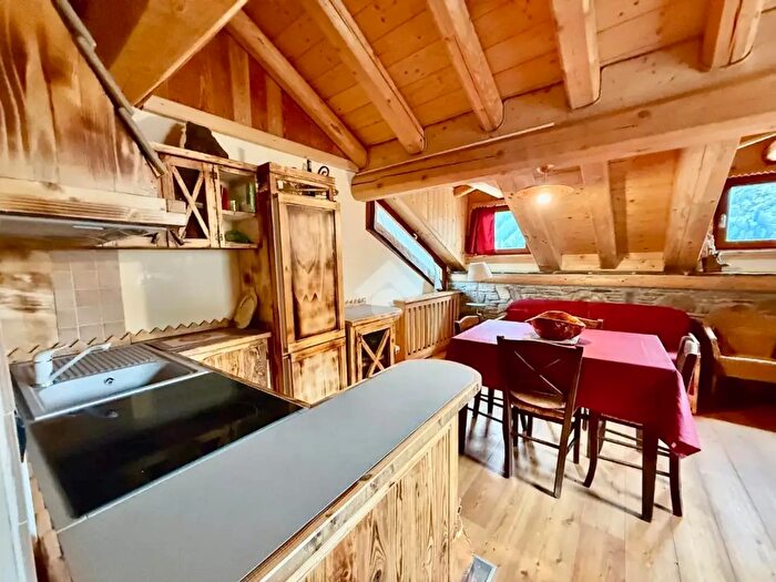 Appartamento trilocale in vendita in Via delle Scuole, Ponte Di Legno