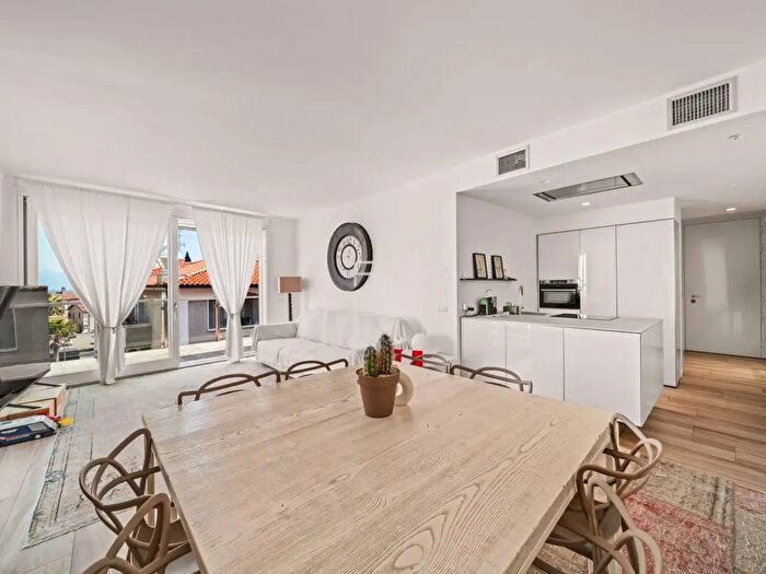 Appartamento trilocale in vendita in Via Giuseppe Motta, Desenzano Del Garda