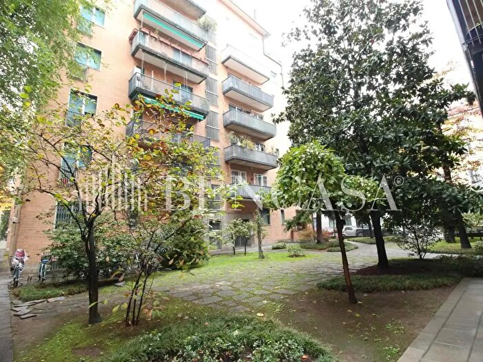 Appartamento trilocale in affitto in Via Francesco Reina, Milano