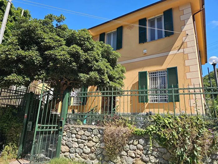 Appartamento quadrilocale in vendita in Via Repusseno, Savona