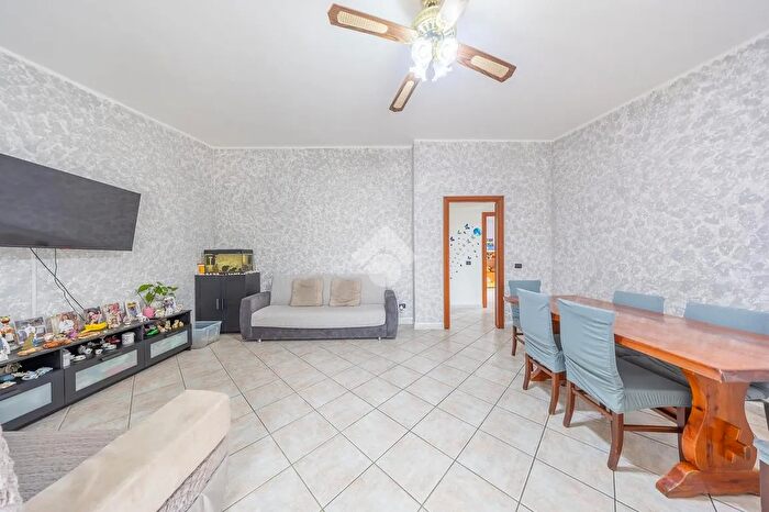 Appartamento trilocale in vendita in Via Montresta, Roma