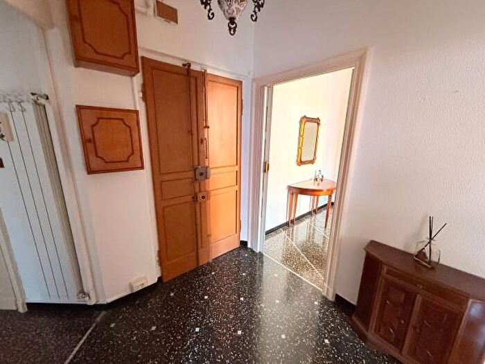 Appartamento quadrilocale in vendita in Via Rovereto, Genova