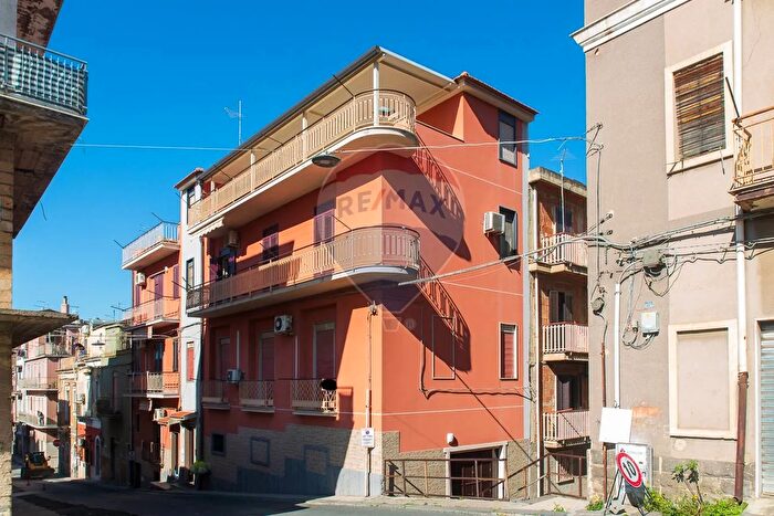 Casa con 12 locali in vendita in Via Cirene, Lentini