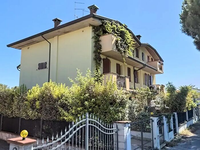 Casa con 6 locali in vendita in Via Leone, Cesenatico