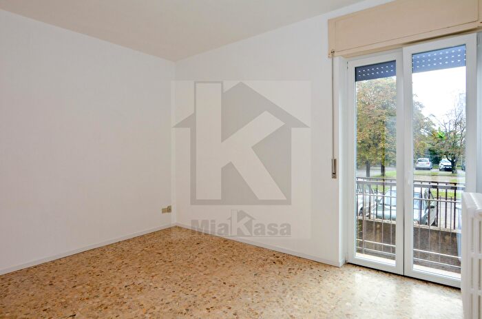 Appartamento trilocale in vendita in Via Francesco Baracca, Saronno