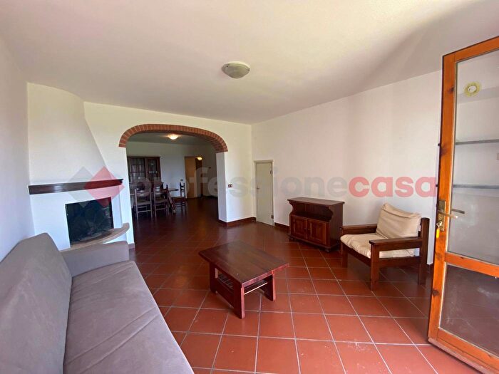 Appartamento trilocale in affitto in Capraia E Limite