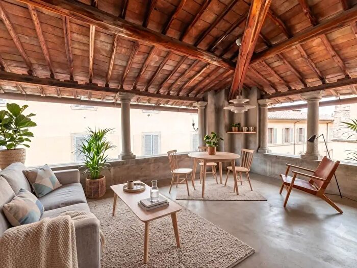Appartamento quadrilocale in vendita in Largo Cesare Battisti, Viterbo
