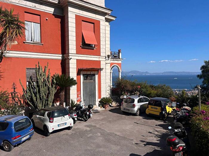 Appartamento quadrilocale in affitto in Via Torquato Tasso, Vomero, Napoli