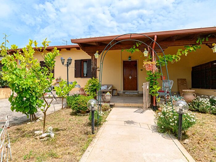 Casa bilocale in vendita in Via Giambattista Niccolini, Guidonia Montecelio