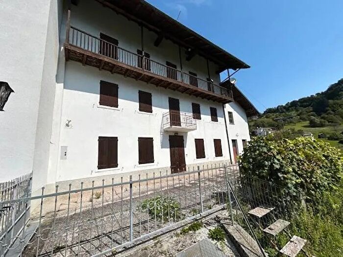 Casa con 8 locali in vendita in Via Ronche, Lamon