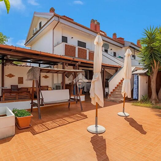 Appartamento trilocale in vendita in Via Trentino, Ardea