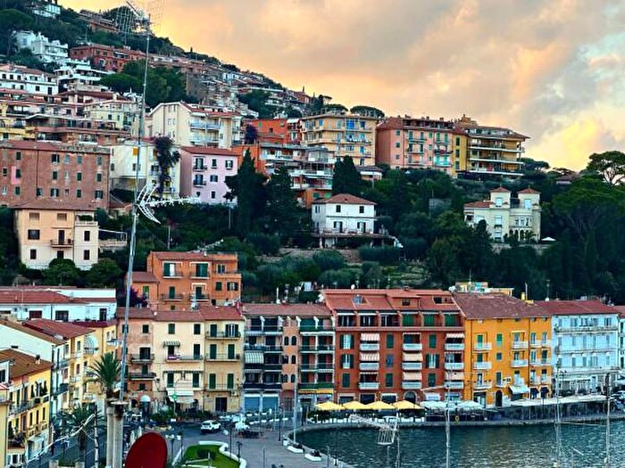 Appartamento trilocale in vendita in Via della Chiesa, Monte Argentario