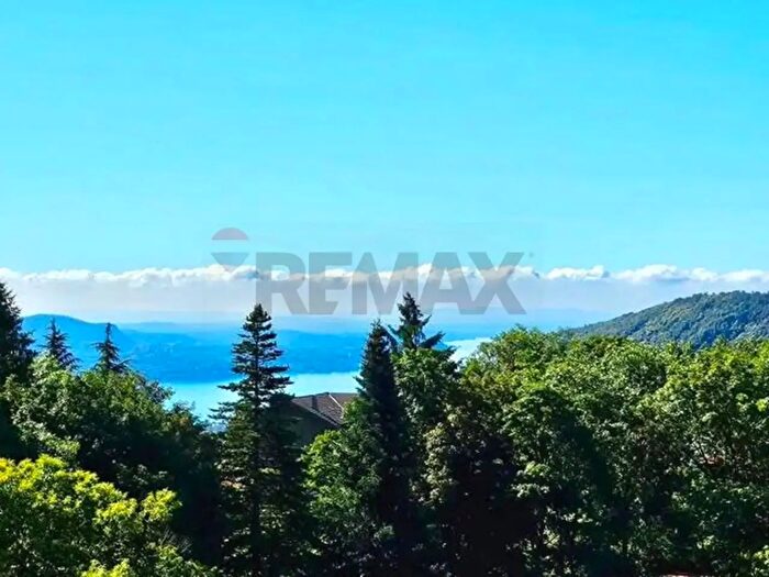 Casa con 15 locali in vendita in Via Vittorio Emanuele, Miazzina