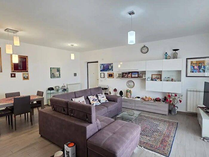 Appartamento quadrilocale in vendita in Via Luigi Tukery Snc, Milazzo