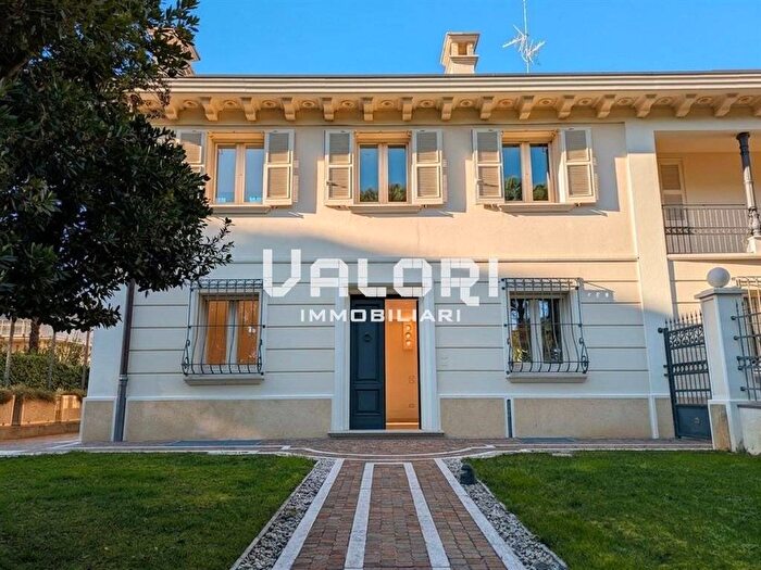 Casa quadrilocale in affitto in Via Firenze, Faenza