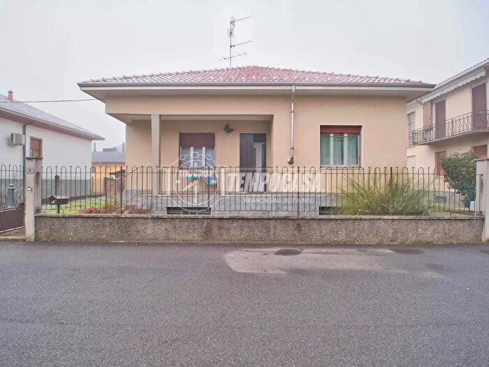 Casa trilocale in vendita in Cameri