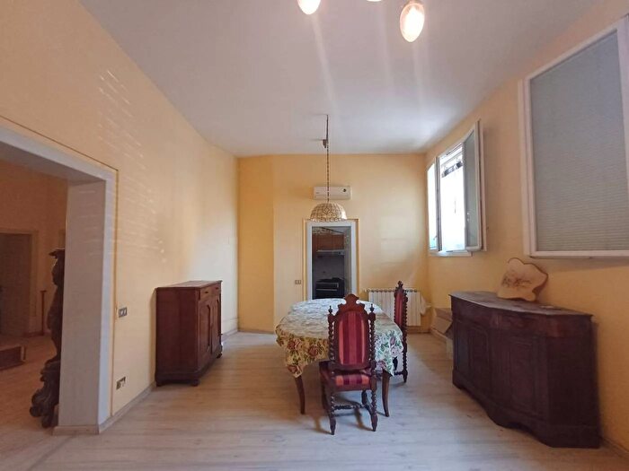 Appartamento con 5 locali in vendita in Piazza Vincenzo Fardella di Torrearsa Firenze, Firenze
