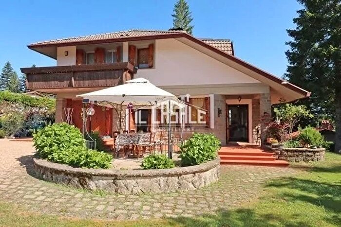 Casa con 6 locali in vendita in Via Poggio al Frate, Pelago