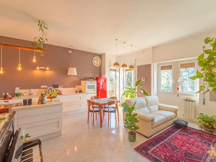 Appartamento trilocale in vendita in Via del Casale Agostinelli, Roma