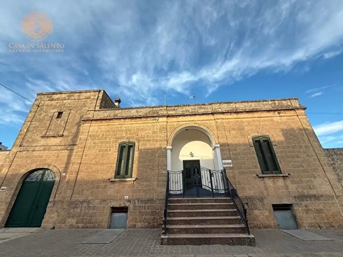 Casa con 9 locali in vendita in a Corsica, Castrignano Del Capo