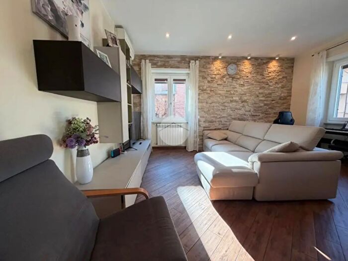 Appartamento trilocale in vendita in Via Gabieno Sabino, Fara In Sabina