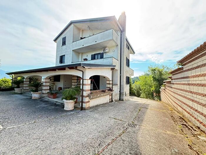Casa con 9 locali in vendita in Strada Provinciale Santa Lucia Montegarofalo, Caiazzo
